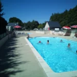 Piscine de l'espace aquatique du camping de Locouarn