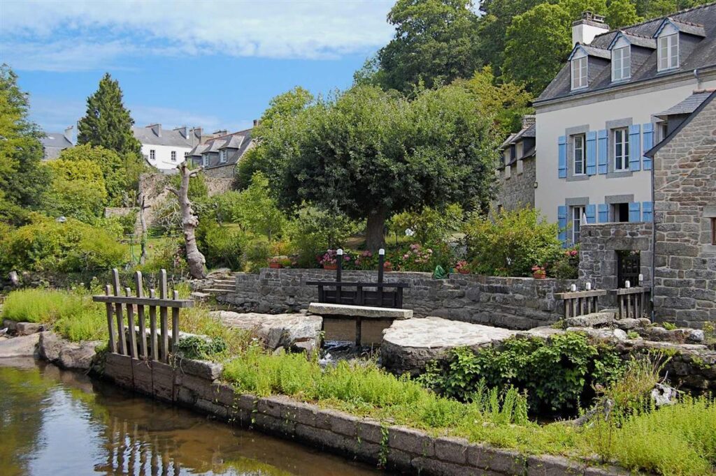 Pont-Aven : la cité des peintres près du camping de Locouarn dans le Finistère Sud